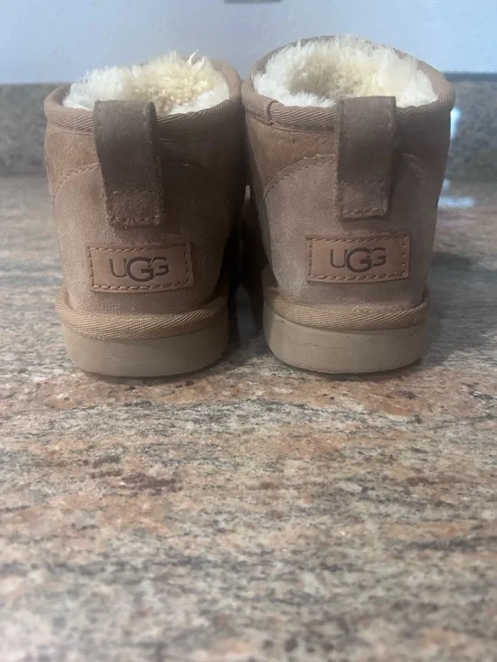 Ugg Classic Ultra Mini - Picture 7 of 9